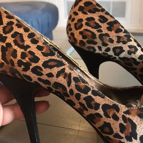 Vianni Collection Leopard Print Pump Heel Size 8.5 - Picture 14 of 16